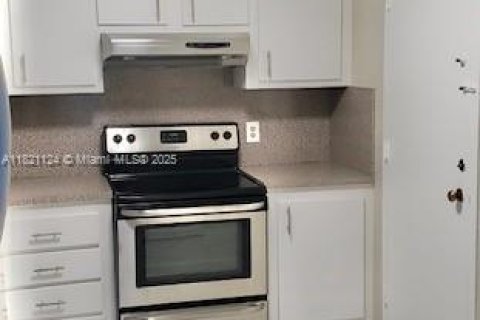 Купить кондоминиум в Холливуд, Флорида 2 спальни, 111.67м2, № 1957949 - фото 28