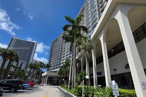 Купить кондоминиум в Холливуд, Флорида 2 спальни, 111.67м2, № 1957949 - фото 3