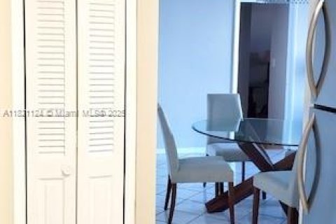 Купить кондоминиум в Холливуд, Флорида 2 спальни, 111.67м2, № 1957949 - фото 27