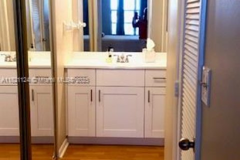 Купить кондоминиум в Холливуд, Флорида 2 спальни, 111.67м2, № 1957949 - фото 25