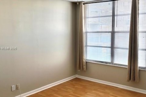 Купить кондоминиум в Холливуд, Флорида 2 спальни, 111.67м2, № 1957949 - фото 13