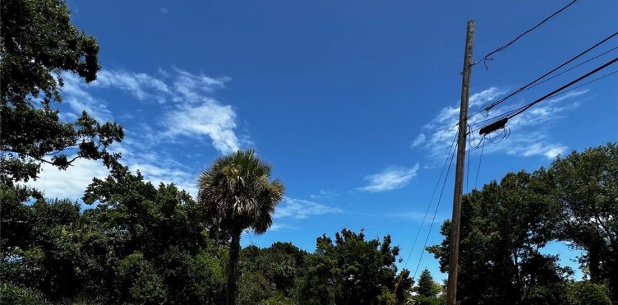 Commercial property in Vero Beach, Florida № 1813433