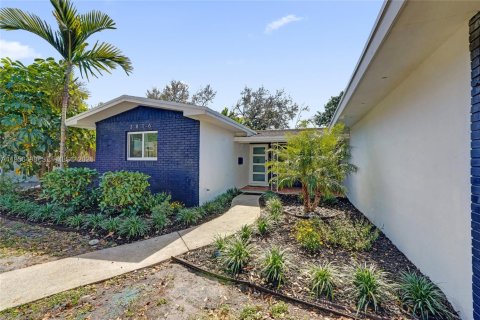 Casa en venta en Hollywood, Florida, 3 dormitorios, 140.93 m2 № 2031762 - foto 3