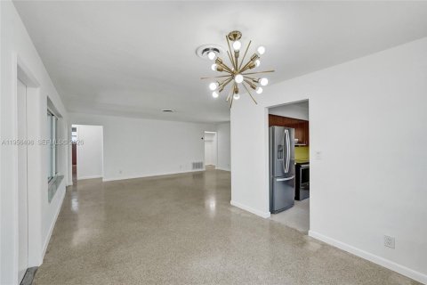Casa en venta en Hollywood, Florida, 3 dormitorios, 140.93 m2 № 2031762 - foto 9