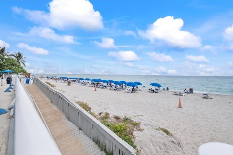 Condominio en venta en Sunny Isles Beach, Florida, 1 dormitorio, 33.44 m2 № 1770321 - foto 16