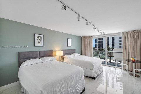 Condominio en venta en Sunny Isles Beach, Florida, 1 dormitorio, 33.44 m2 № 1770321 - foto 7
