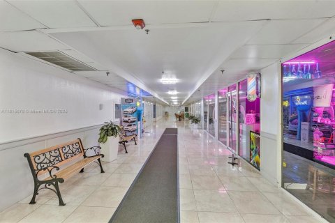 Condominio en venta en Sunny Isles Beach, Florida, 1 dormitorio, 33.44 m2 № 1770321 - foto 11