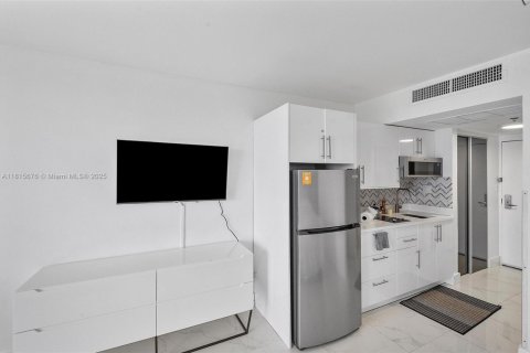 Condominio en venta en Sunny Isles Beach, Florida, 1 dormitorio, 33.44 m2 № 1770321 - foto 9