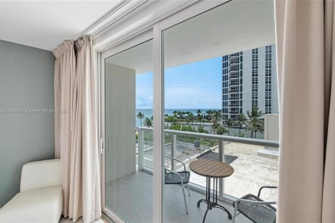 Condominio en venta en Sunny Isles Beach, Florida, 1 dormitorio, 33.44 m2 № 1770321 - foto 8