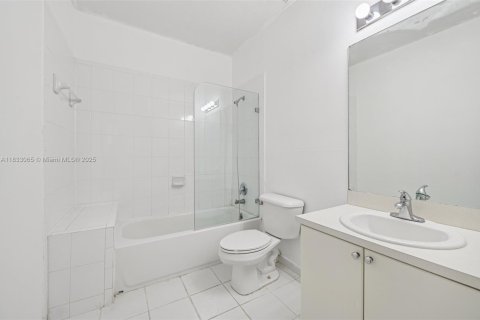 Townhouse in Homestead, Florida 3 bedrooms, 176.98 sq.m. № 1816477 - photo 27