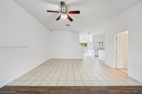 Townhouse in Homestead, Florida 3 bedrooms, 176.98 sq.m. № 1816477 - photo 11