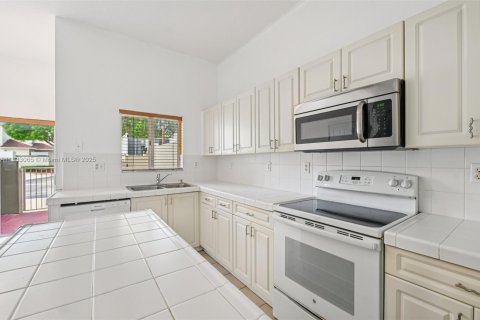 Townhouse in Homestead, Florida 3 bedrooms, 176.98 sq.m. № 1816477 - photo 7