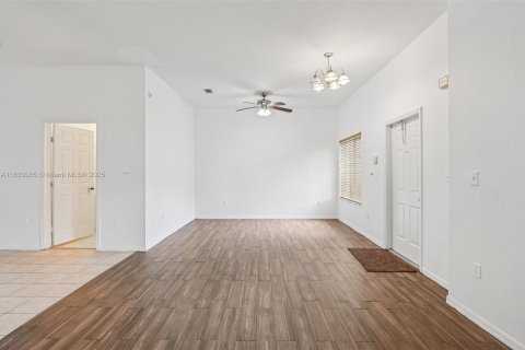 Townhouse in Homestead, Florida 3 bedrooms, 176.98 sq.m. № 1816477 - photo 5