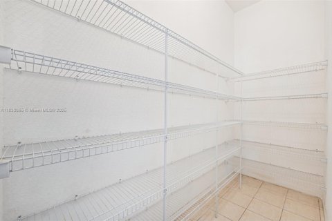 Townhouse in Homestead, Florida 3 bedrooms, 176.98 sq.m. № 1816477 - photo 13