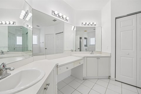 Townhouse in Homestead, Florida 3 bedrooms, 176.98 sq.m. № 1816477 - photo 23