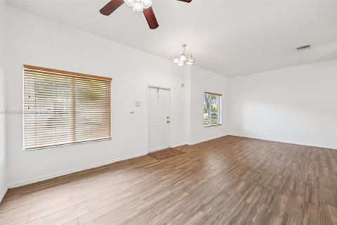 Townhouse in Homestead, Florida 3 bedrooms, 176.98 sq.m. № 1816477 - photo 9