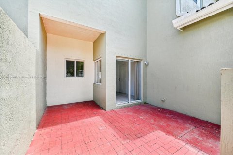 Townhouse in Homestead, Florida 3 bedrooms, 176.98 sq.m. № 1816477 - photo 15