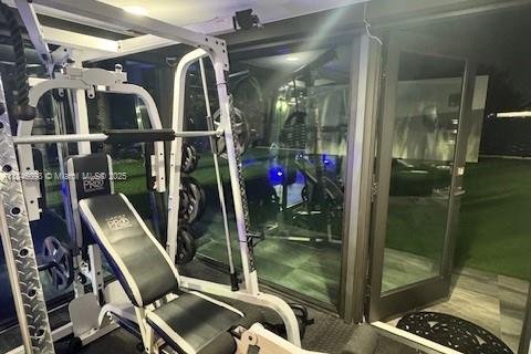 House in Hialeah, Florida 3 bedrooms, 276.66 sq.m. № 1940739 - photo 2