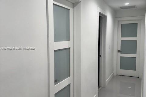 House in Hialeah, Florida 3 bedrooms, 276.66 sq.m. № 1940739 - photo 6