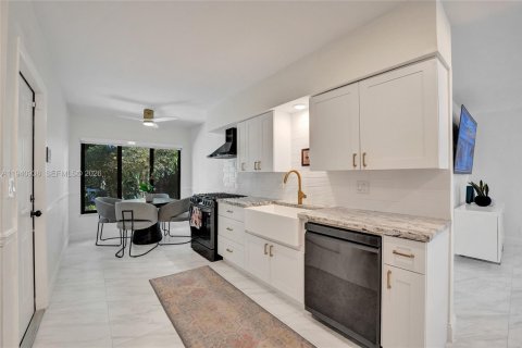 Купить виллу или дом в Холливуд, Флорида 3 спальни, 167.6м2, № 2006425 - фото 15