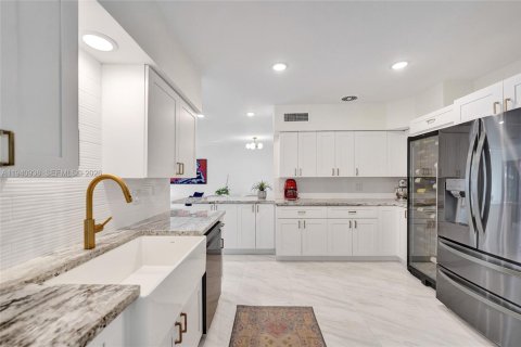 Купить виллу или дом в Холливуд, Флорида 3 спальни, 167.6м2, № 2006425 - фото 18