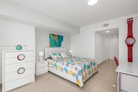 Copropriété à louer à Sunny Isles Beach, Floride: 2 chambres, 132.2 m2 № 1984284 - photo 13