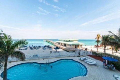 Copropriété à louer à Sunny Isles Beach, Floride: 2 chambres, 132.2 m2 № 1984284 - photo 14