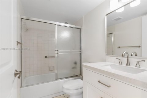 Condominio en venta en Pembroke Pines, Florida, 2 dormitorios, 108.32 m2 № 1975911 - foto 17