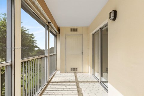 Condominio en venta en Pembroke Pines, Florida, 2 dormitorios, 108.32 m2 № 1975911 - foto 20
