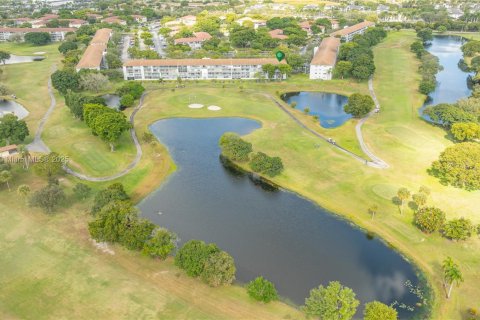 Condominio en venta en Pembroke Pines, Florida, 2 dormitorios, 108.32 m2 № 1975911 - foto 22