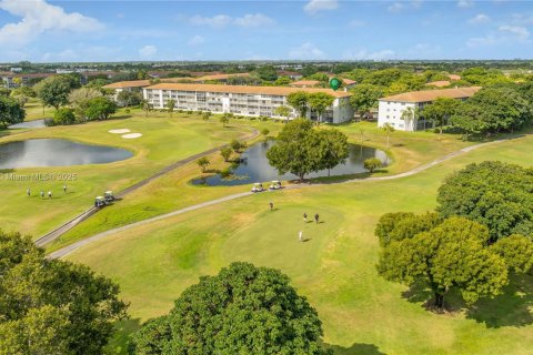 Condominio en venta en Pembroke Pines, Florida, 2 dormitorios, 108.32 m2 № 1975911 - foto 25