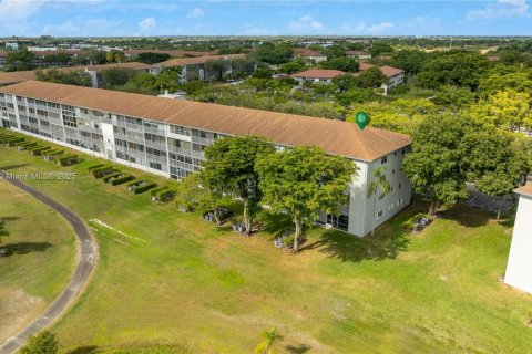 Condominio en venta en Pembroke Pines, Florida, 2 dormitorios, 108.32 m2 № 1975911 - foto 23