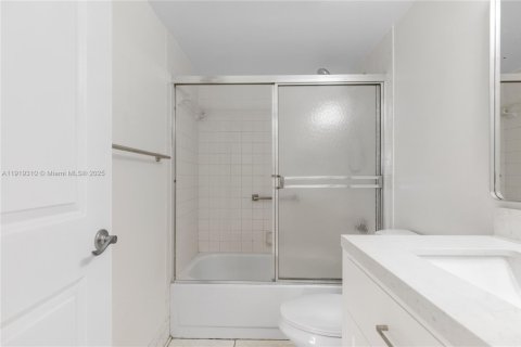 Condominio en venta en Pembroke Pines, Florida, 2 dormitorios, 108.32 m2 № 1975911 - foto 18