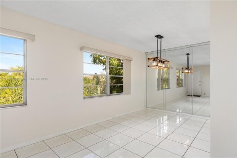 Condominio en venta en Pembroke Pines, Florida, 2 dormitorios, 108.32 m2 № 1975911 - foto 7