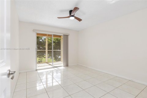 Condominio en venta en Pembroke Pines, Florida, 2 dormitorios, 108.32 m2 № 1975911 - foto 4
