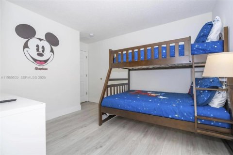 Casa en venta en Kissimmee, Florida, 4 dormitorios, 534.19 m2 № 2018171 - foto 23