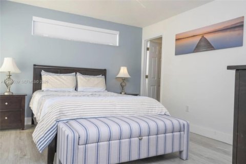 Casa en venta en Kissimmee, Florida, 4 dormitorios, 534.19 m2 № 2018171 - foto 25