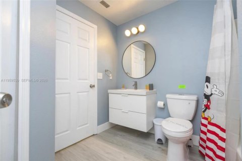 Casa en venta en Kissimmee, Florida, 4 dormitorios, 534.19 m2 № 2018171 - foto 22