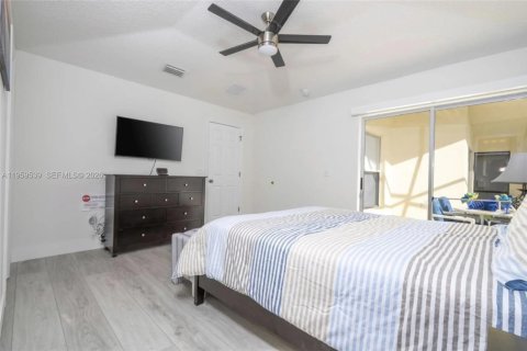 Casa en venta en Kissimmee, Florida, 4 dormitorios, 534.19 m2 № 2018171 - foto 24