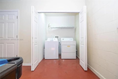 Casa en venta en Kissimmee, Florida, 4 dormitorios, 534.19 m2 № 2018171 - foto 27