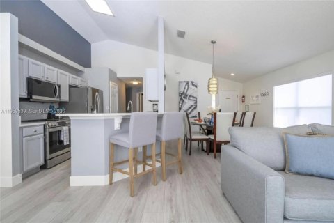 Casa en venta en Kissimmee, Florida, 4 dormitorios, 534.19 m2 № 2018171 - foto 15