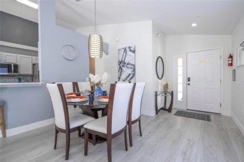 Casa en venta en Kissimmee, Florida, 4 dormitorios, 534.19 m2 № 2018171 - foto 16