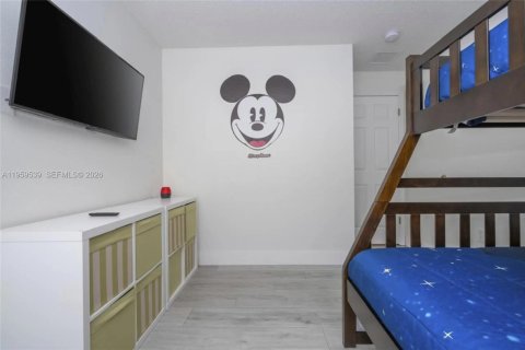 Casa en venta en Kissimmee, Florida, 4 dormitorios, 534.19 m2 № 2018171 - foto 18