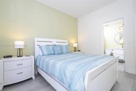 Casa en venta en Kissimmee, Florida, 4 dormitorios, 534.19 m2 № 2018171 - foto 26