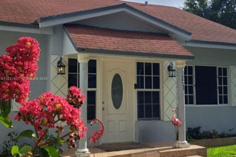 House in Miami, Florida 3 bedrooms, 154.22 sq.m. № 2087083 - photo 3
