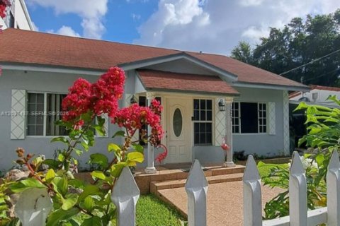 House in Miami, Florida 3 bedrooms, 154.22 sq.m. № 2087083 - photo 4