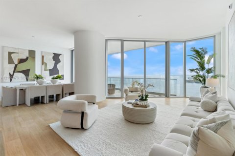 Condo à Miami, Floride, 3 chambres  № 2405806
