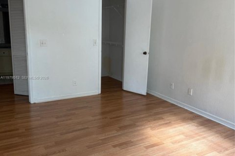 Купить кондоминиум в Санрайз, Флорида 1 спальня, № 2043540 - фото 8