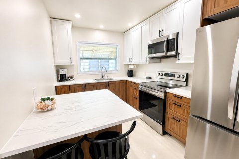 Apartment in Hallandale Beach, Florida 2 bedrooms, 83.61 sq.m. № 2247169 - photo 2