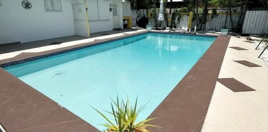 Apartment in Hallandale Beach, Florida 2 bedrooms, 83.61 sq.m. № 2247169
